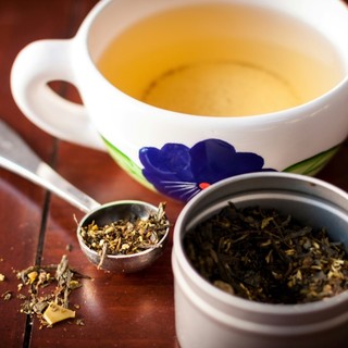 Come preparare un infuso perfetto: tutto quello che conta davvero nella scelta delle erbe