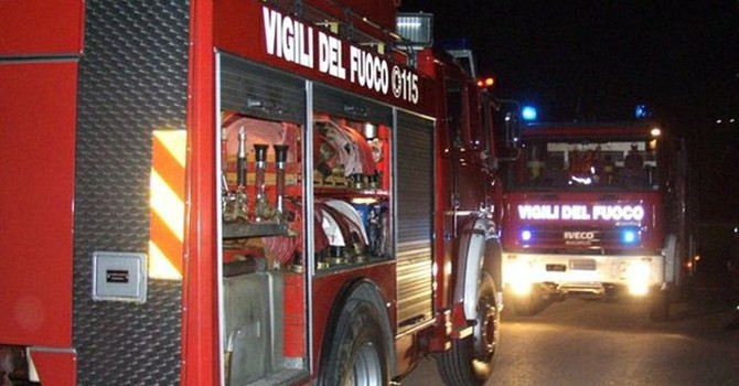 Incendio in un’azienda di smaltimento rifiuti a Fossano: Vigili del Fuoco al lavoro, situazione sotto controllo Incendio in un’azienda di smaltimento rifiuti a Fossano: Vigili del Fuoco al lavoro, situazione sotto controllo