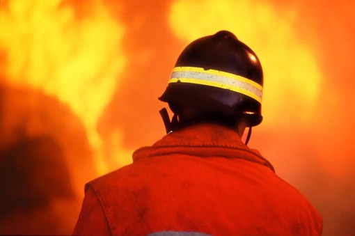 Colossale incendio alla Italgelatine di Santa Vittoria d’Alba: Vigili del fuoco al lavoro da mezzanotte alle 7