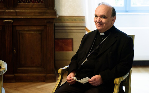 Il vescovo di Alba Marco Brunetti