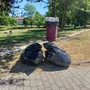 Al Parco Nero di Madonna dell'Olmo una lezione di civiltà: i ragazzi puliscono tutto dopo la serata con la pizza Al Parco Nero di Madonna dell'Olmo una lezione di civiltà: i ragazzi puliscono tutto dopo la serata con la pizza
