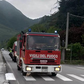 Auto si cappotta sulla statale 582 in direzione Garessio: intervengono i Vigili del Fuoco