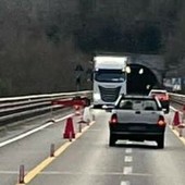 Viadotto Uveghi, divieto ai camion oltre le 7,5 tonnellate, ma le violazioni continuano