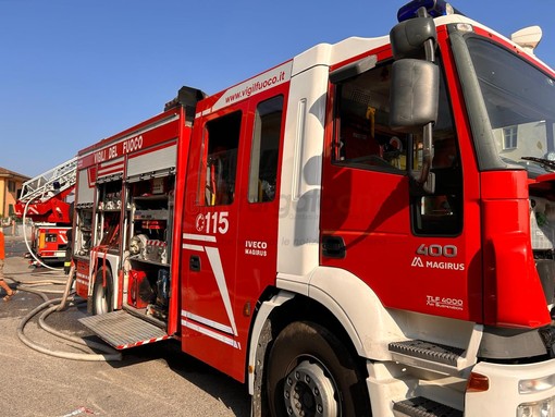 Autotreno carico di paglia prende fuoco a Saluzzo. Vigili del Fuoco in azione anche a Demonte Autotreno carico di paglia prende fuoco a Saluzzo. Vigili del Fuoco in azione anche a Demonte