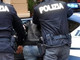Picchia un barista perché gli chiede di indossare la mascherina: arrestato un cinese della provincia di Cuneo