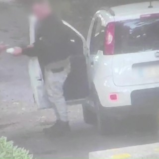 Droga nei doppi fondi delle auto e depositi in casa, a Roma maxi traffico con Sudamerica Droga nei doppi fondi delle auto e depositi in casa, a Roma maxi traffico con Sudamerica