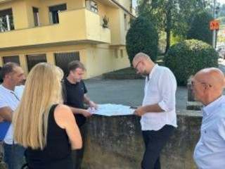 Il presidente Robaldo e la consigliera Casale esaminano il progetto dei lavori Il presidente Robaldo e la consigliera Casale esaminano il progetto dei lavori