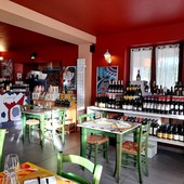Pranza in un ristorante di Vicoforte, poi scappa dalla finestra senza pagare, portandosi via anche un quadro Pranza in un ristorante di Vicoforte, poi scappa dalla finestra senza pagare, portandosi via anche un quadro