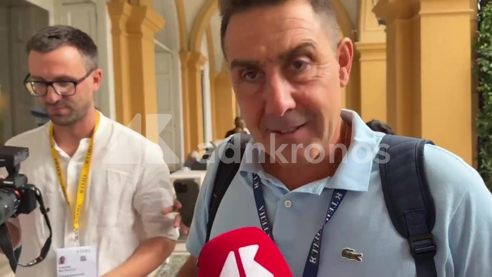 Cernobbio, Vannacci: "Con Salvini stretta di mano tra gentiluomini" Cernobbio, Vannacci: "Con Salvini stretta di mano tra gentiluomini"