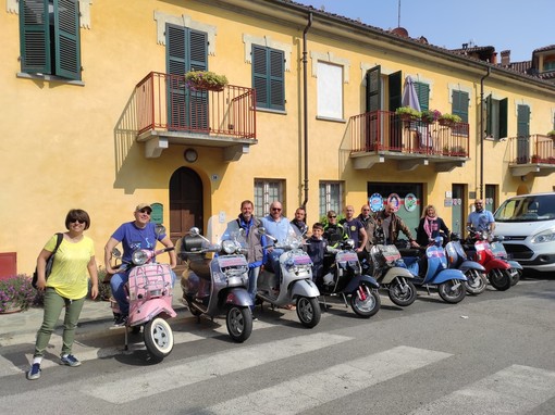 Fossano, motori e valori in festa: Vespa Club e Polizia di Stato insieme in piazza Manfredi