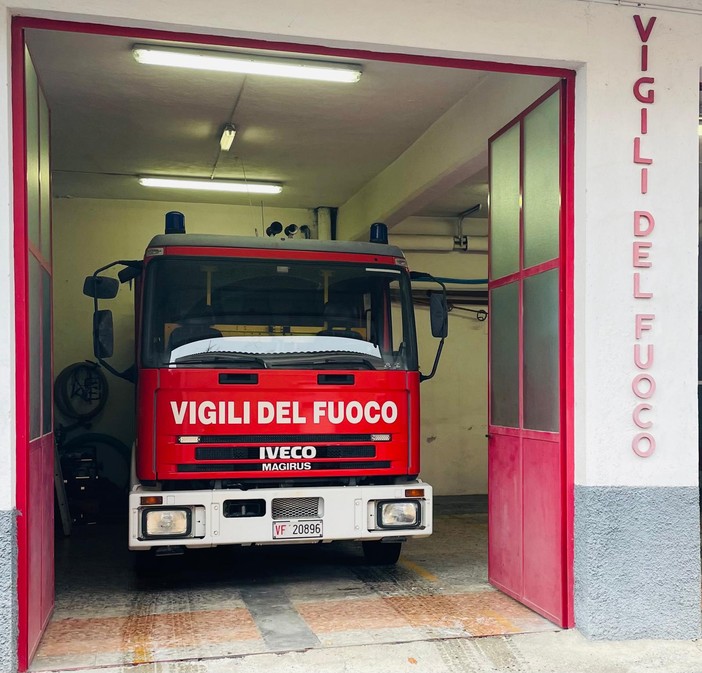 Garessio, cavo elettrico sfiamma in centro paese: intervengono i Vigili del Fuoco