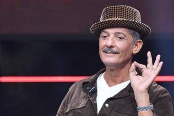 L'ironia di Fiorello su Rubio a Roma: "In regalo alla Meloni perizoma di Stato" L'ironia di Fiorello su Rubio a Roma: "In regalo alla Meloni perizoma di Stato"