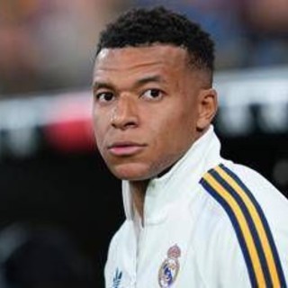 Mbappé, la vacanza in Sardegna fa infuriare i tifosi del Real: "Vattene" Mbappé, la vacanza in Sardegna fa infuriare i tifosi del Real: "Vattene"