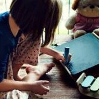 Batterie a bottone, allarme per i bambini: nel 2026 il triplo dei casi rispetto allo scorso anno Batterie a bottone, allarme per i bambini: nel 2026 il triplo dei casi rispetto allo scorso anno