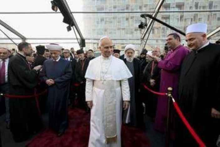 Papa, ultimo giorno in Libano: visita all'ospedale psichiatrico e poi al porto di Beirut