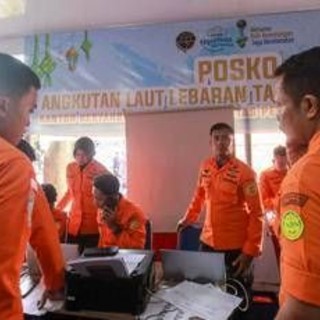Indonesia, traghetto colpito da una tempesta nel Mar di Giava: un morto e 103 passeggeri salvati﻿