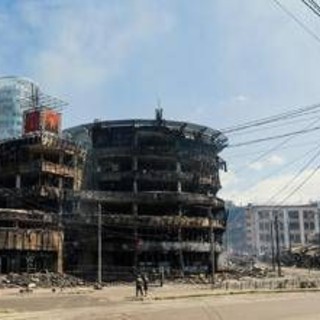Ucraina, Kiev nel mirino della Russia: "Diplomatici e stranieri lascino la città il prima possibile" Ucraina, Kiev nel mirino della Russia: "Diplomatici e stranieri lascino la città il prima possibile"