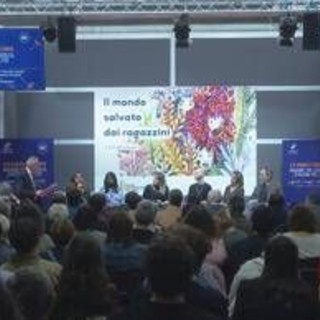 Ferrovie dello Stato presenta 'Viaggiare con leggerezza', antologia di autori