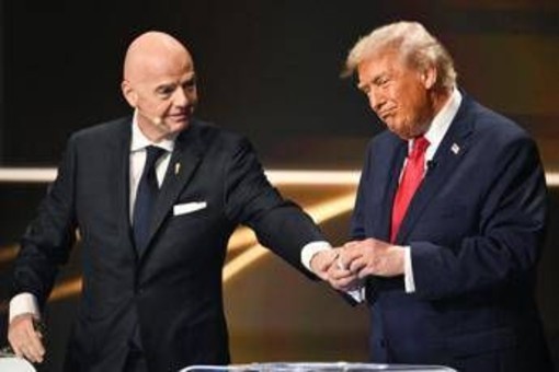 Trump e i Mondiali 2026, ora Donald ama il soccer: "Il calcio è il vero football" Trump e i Mondiali 2026, ora Donald ama il soccer: "Il calcio è il vero football"