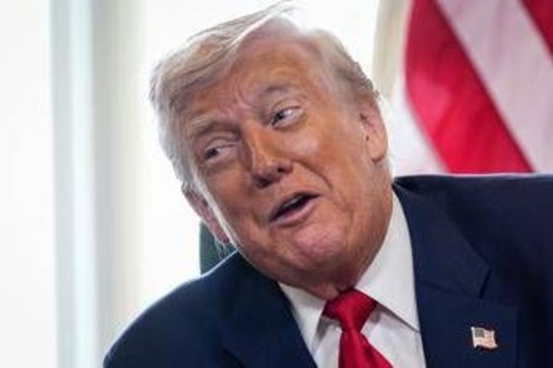 Trump e la reazione al report degli 007: "Mojtaba Khamenei probabilmente è gay" Trump e la reazione al report degli 007: "Mojtaba Khamenei probabilmente è gay"