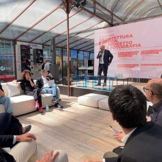 Al Fuorisalone il cemento diventa linguaggio urbano