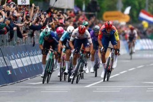 Giro d'Italia, oggi seconda tappa: orario, percorso e dove vederla in tv (in chiaro) Giro d'Italia, oggi seconda tappa: orario, percorso e dove vederla in tv (in chiaro)