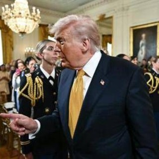 Iran-Usa, Trump: "Accordo vicino". Teheran: "Pronti a respingere attacco" Iran-Usa, Trump: "Accordo vicino". Teheran: "Pronti a respingere attacco"