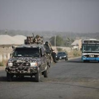 Nigeria, raid aereo dei militari contro mercato nel nordest: almeno 100 morti