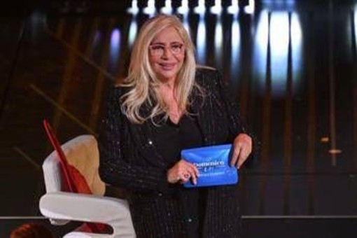 Mara Venier, costretta a riposo per problemi al menisco: cosa è successo Mara Venier, costretta a riposo per problemi al menisco: cosa è successo