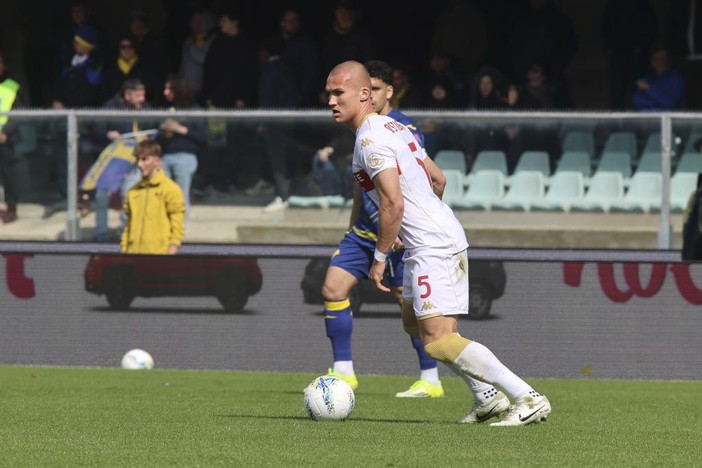 Verona-Genoa 0-2, Vitinha e Ostigard firmano un colpo salvezza