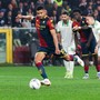 Il Genoa di De Rossi vince 2-1 e rallenta la corsa Champions della Roma