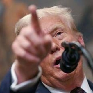 Groenlandia, Trump alza il tiro e minaccia diventa realtà: "Da febbraio dazi al 10% a chi ha inviato truppe" Groenlandia, Trump alza il tiro e minaccia diventa realtà: "Da febbraio dazi al 10% a chi ha inviato truppe"