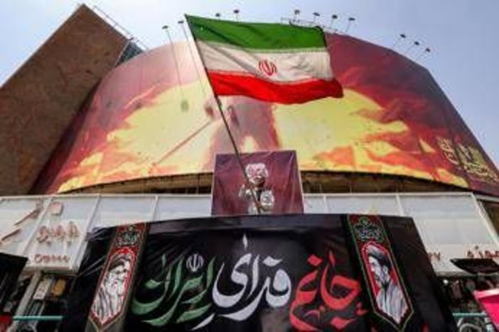 Iran, Usa e Israele preparano nuovi raid: sette petroliere colpite nello Stretto di Hormuz Iran, Usa e Israele preparano nuovi raid: sette petroliere colpite nello Stretto di Hormuz