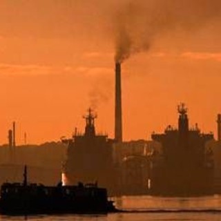 Cuba, arriva petroliera russa con via libera di Trump. Presidente Usa: "Non cambia niente, l'isola è finita" ﻿