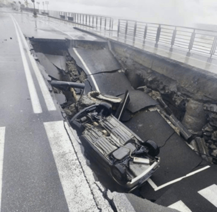 Maltempo in Sicilia, anziano viola divieto di transito e finisce in una voragine