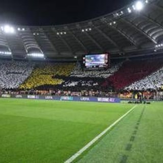 Roma, coreografia contro Bologna. Ironia social: "Sembra un gatto" Roma, coreografia contro Bologna. Ironia social: "Sembra un gatto"