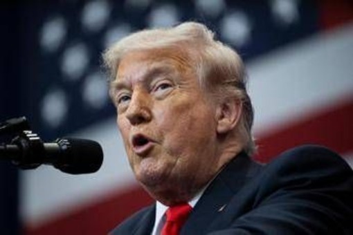 Iran, Trump sospende attacco: "Ci sono sviluppi positivi". Teheran avverte: "Non fate un altro errore strategico"