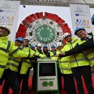 Torino-Lione: svelata la prima talpa per lo scavo del tunnel base in Italia