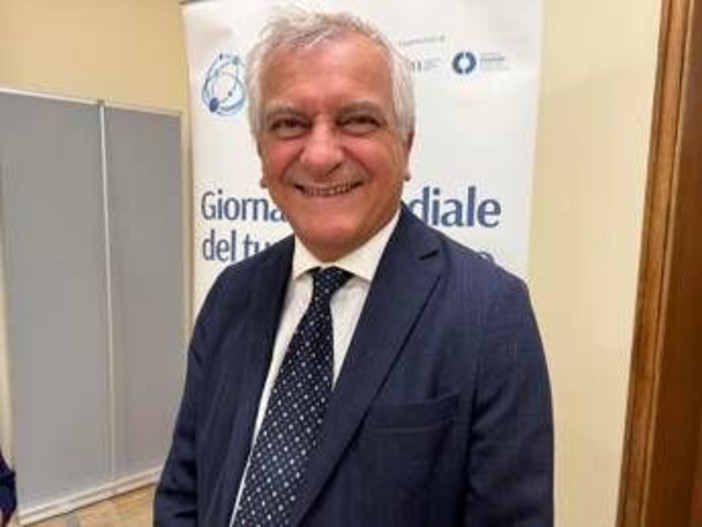 Oncologo Pignata: "Cancro ovaio ogni anno colpisce 5.500 donne, 15 al giorno" Oncologo Pignata: "Cancro ovaio ogni anno colpisce 5.500 donne, 15 al giorno"