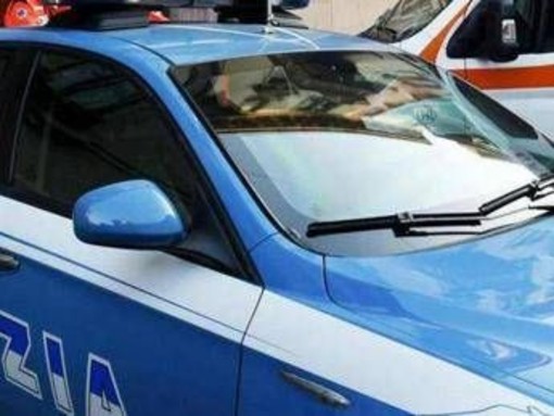 &quot;Aiutatemi o accoltello qualcuno&quot;, e colpisce una sconosciuta di 26 anni: arrestato a Milano
