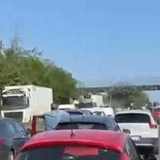 Tamponamento tra 4 auto, traffico in tilt sulla Pontina e mattinata di code Tamponamento tra 4 auto, traffico in tilt sulla Pontina e mattinata di code