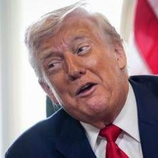 Trump e la reazione al report degli 007: "Mojtaba Khamenei probabilmente è gay"