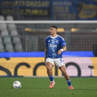 Il Como ribalta la Roma, vince 2-1 e vola da solo al quarto posto