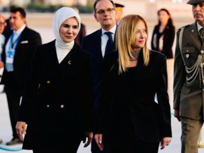 Nato, Meloni e Trump allo stesso tavolo a cena Nato, Meloni e Trump allo stesso tavolo a cena