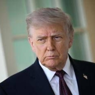 Usa-Iran, braccio di ferro nello Stretto di Hormuz. Trump: "Teheran vuole un accordo" Usa-Iran, braccio di ferro nello Stretto di Hormuz. Trump: "Teheran vuole un accordo"