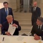 Trump firma l’accordo, Teheran conferma. Hormuz riaperto subito Trump firma l’accordo, Teheran conferma. Hormuz riaperto subito