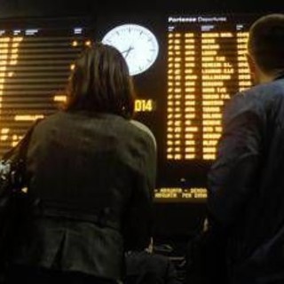 Guasto sulla linea Alta Velocità Roma–Napoli, treni nel caos: cancellazioni e ritardi record Guasto sulla linea Alta Velocità Roma–Napoli, treni nel caos: cancellazioni e ritardi record