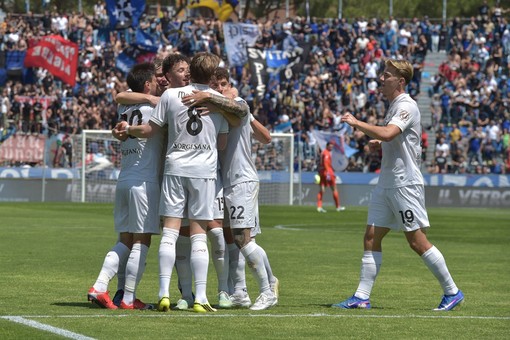 Napoli aritmeticamente in Champions, vittoria per 3-0 a Pisa Napoli aritmeticamente in Champions, vittoria per 3-0 a Pisa