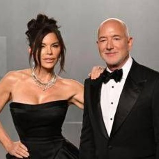 Torna il Met Gala, tra superstar, polemiche e proteste contro i Bezos Torna il Met Gala, tra superstar, polemiche e proteste contro i Bezos