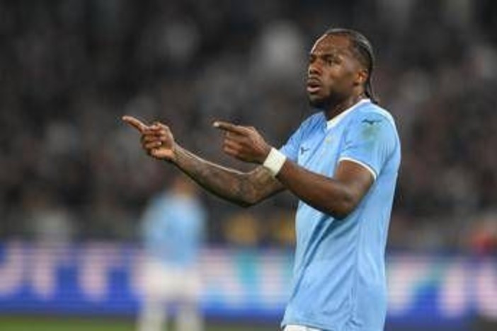 Lazio-Parma, proteste gialloblù per rigore non concesso dopo tocco di mano di Tavares. Cos'è successo Lazio-Parma, proteste gialloblù per rigore non concesso dopo tocco di mano di Tavares. Cos'è successo